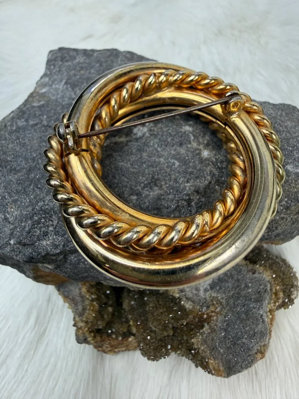 Vintage Gold Tone Interlocking Circles Round Brooch 1.75